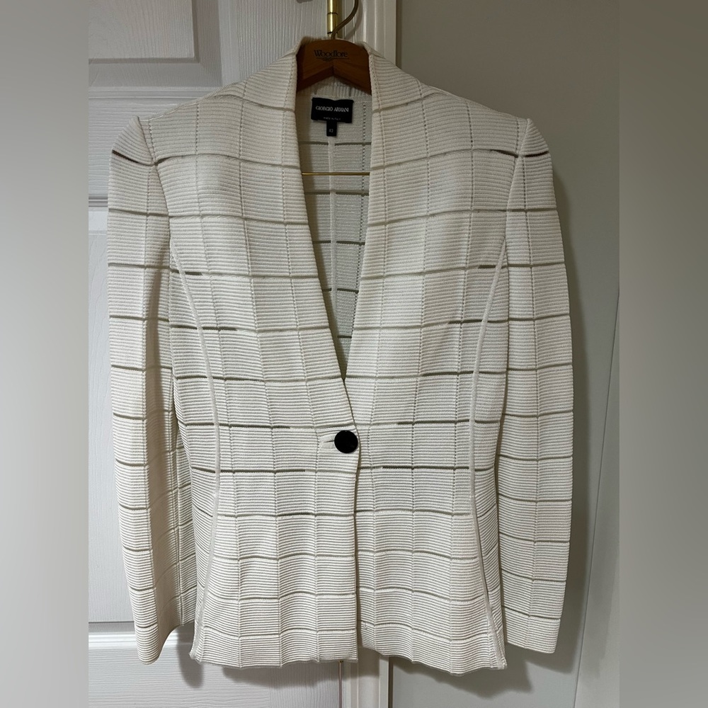 Giorgio Armani women suit jacket Ivory checker pattern. Size 42. Made in Italy